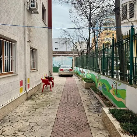 Heart - Free Parking - Fit Five